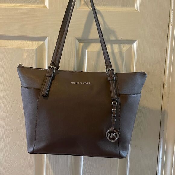 Michael Kors Jet Set Safiano Gray leather tote Silver tone hardwares & l… - Picture 6 of 16